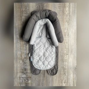 On the Goldbug Grey 2-in-1 Duo Head Support